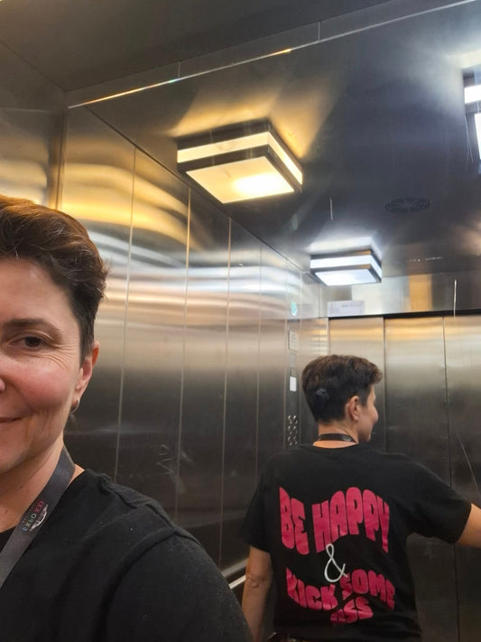 Koszulka "Be Happy and Kick Some Ass"